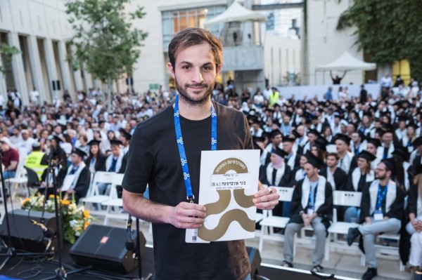 12 מתוך 697